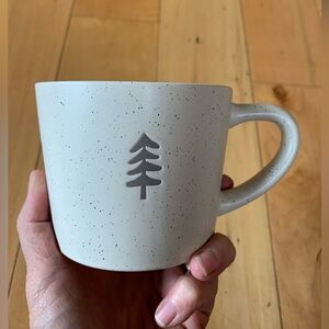TIM HORTON'S Holiday Edition 2022 Coffee Mug. Beige Speckled with Tree.